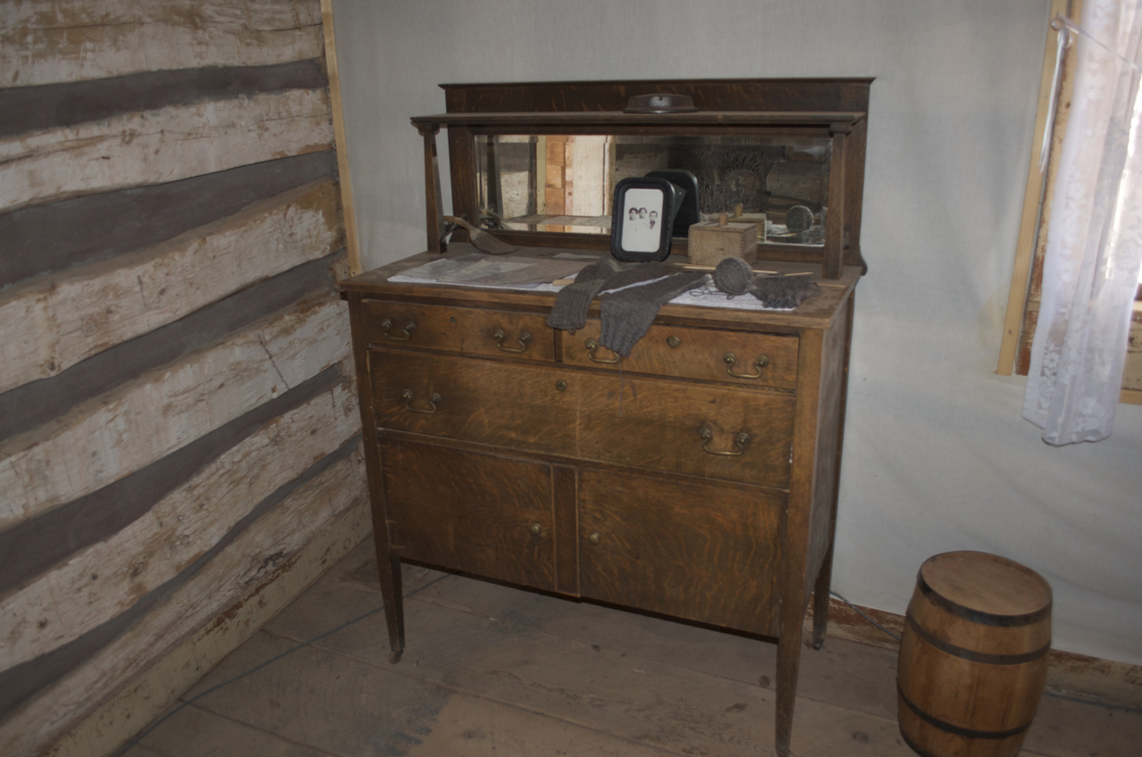 detail Barton Cabin